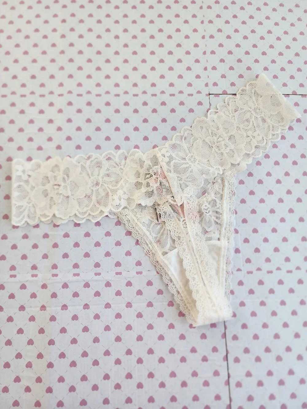 3 VICTORIA'S SECRET THE LACIE THONG PANTIES LOT OF 3 Pack SEXY ROMANTIC M